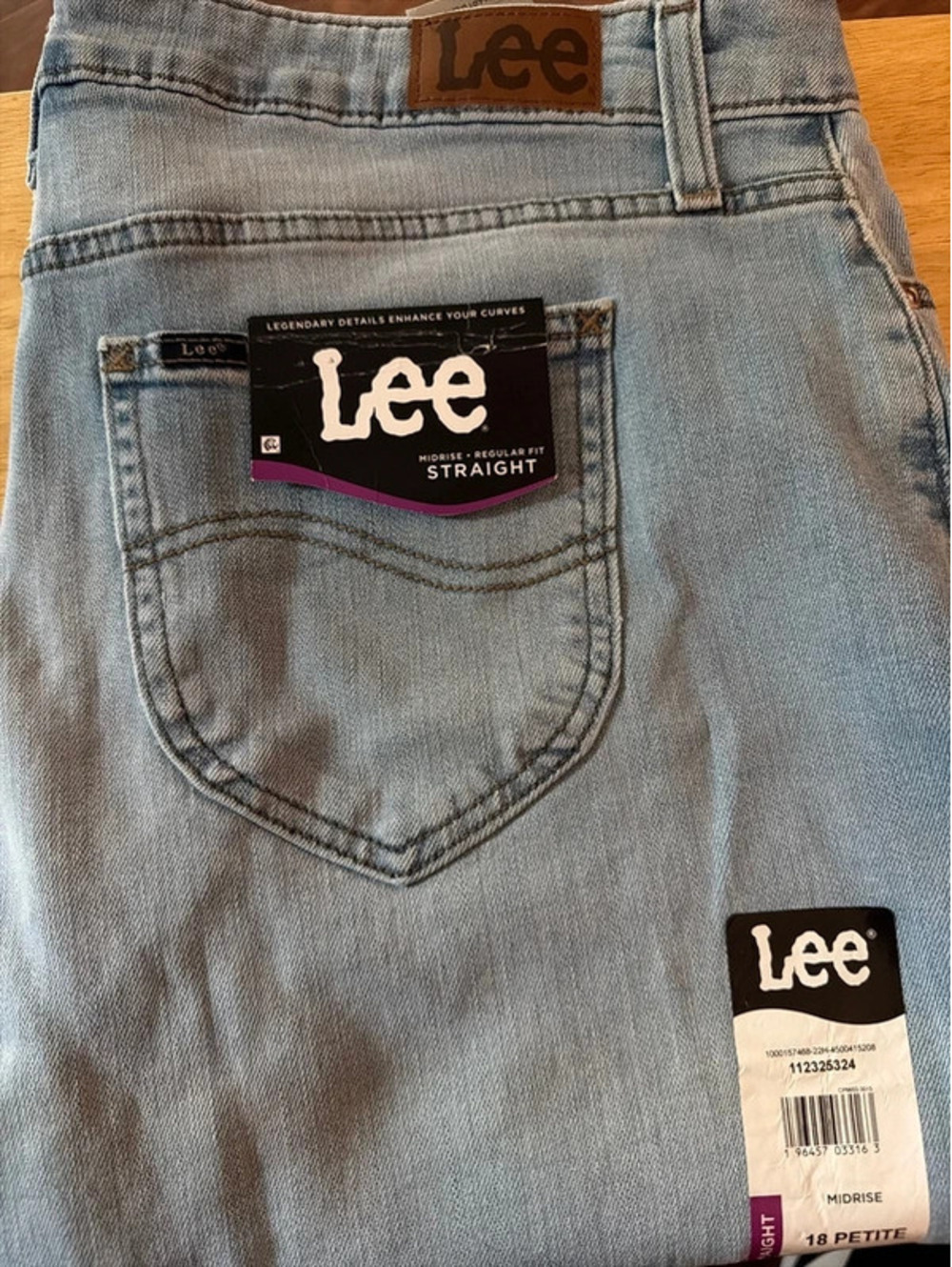 Lee Women’s Mid Rise Straight Leg Jeans Size 18 Petite